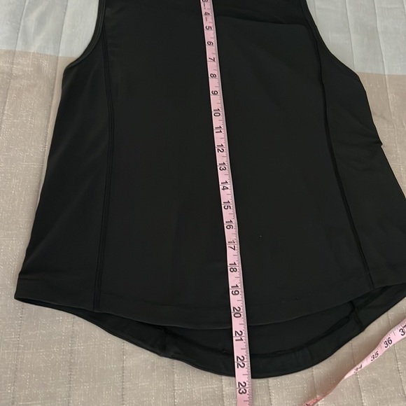 (Lululemon) ladies top size 6 please check measurement because there is no tag - Picture 14 of 17